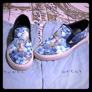 🔥 Gucci supreme bloom slip on shoes...